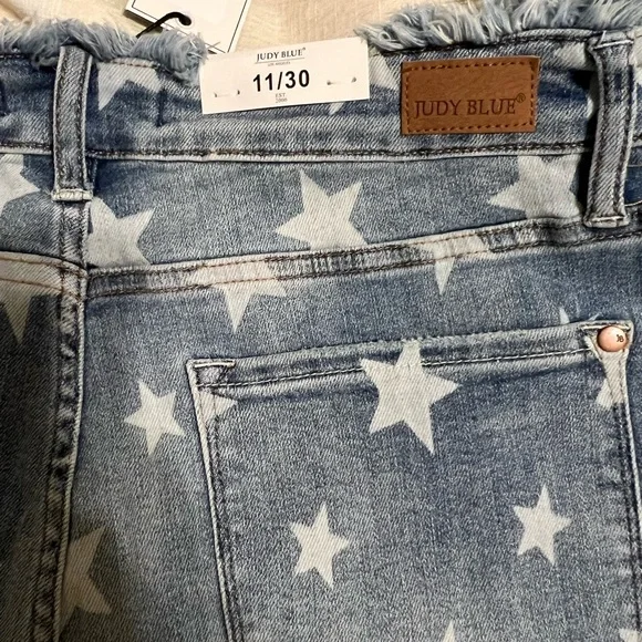 Judy Blue High Rise Cropped Straight Star Print - Picture 4 of 6